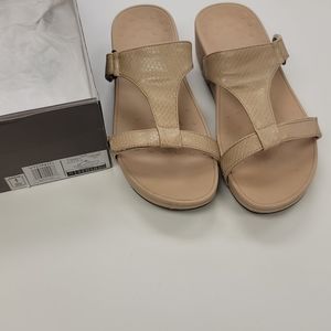 vionic slippers wide width